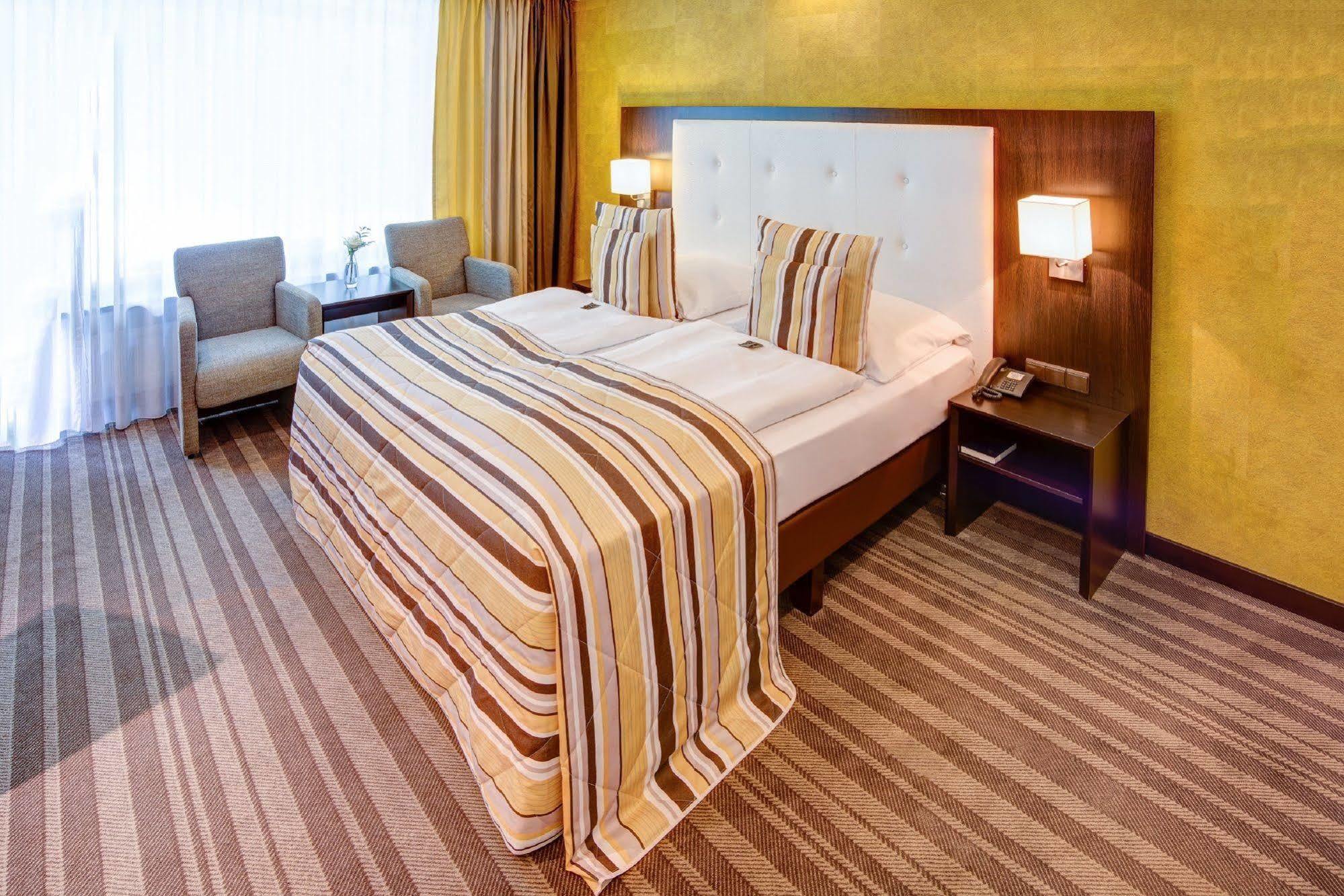 Hotel Moers Van Der Valk מראה חיצוני תמונה